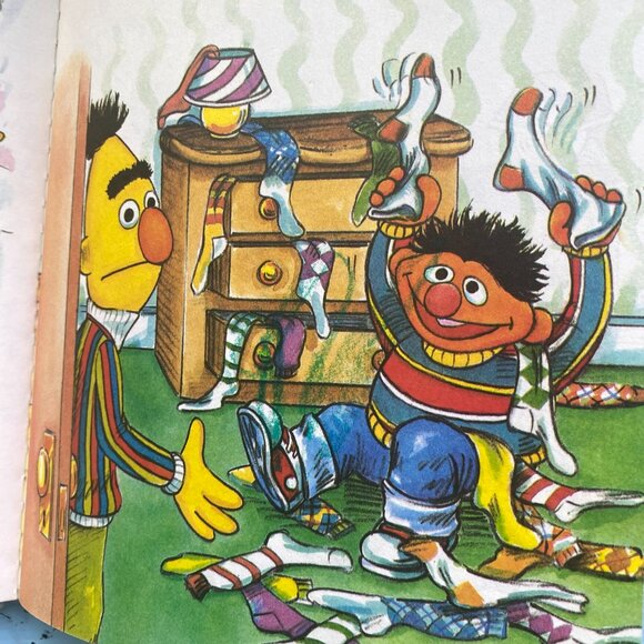 Vintage The Sesame Street Book Spring Cleaning - Picture 7 of 9